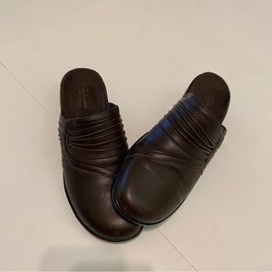 🍁Clarks sandals! Brown size 7M